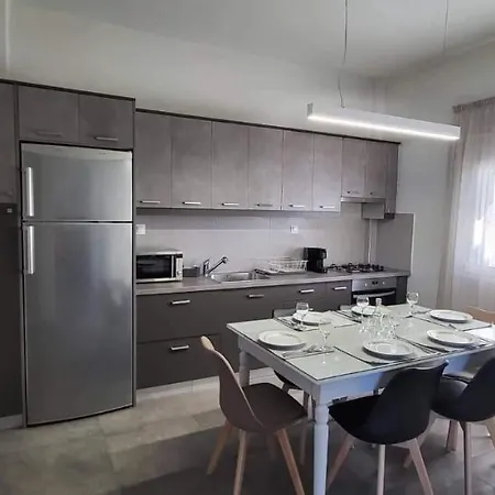 Apostolis House *